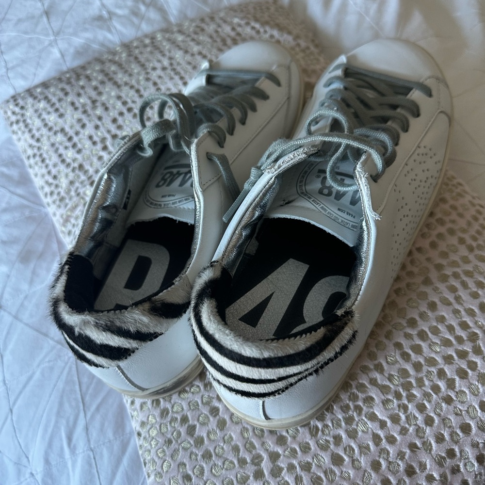 P448 White and Black Zebra Accent Sneakers Sz41 US10